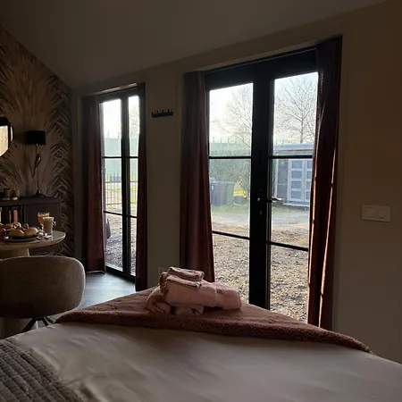 Bed & Breakfast Landslake Ii *
